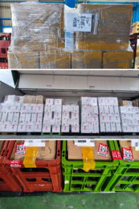 海外出荷向けにパレット梱包された日本酒の出荷準備